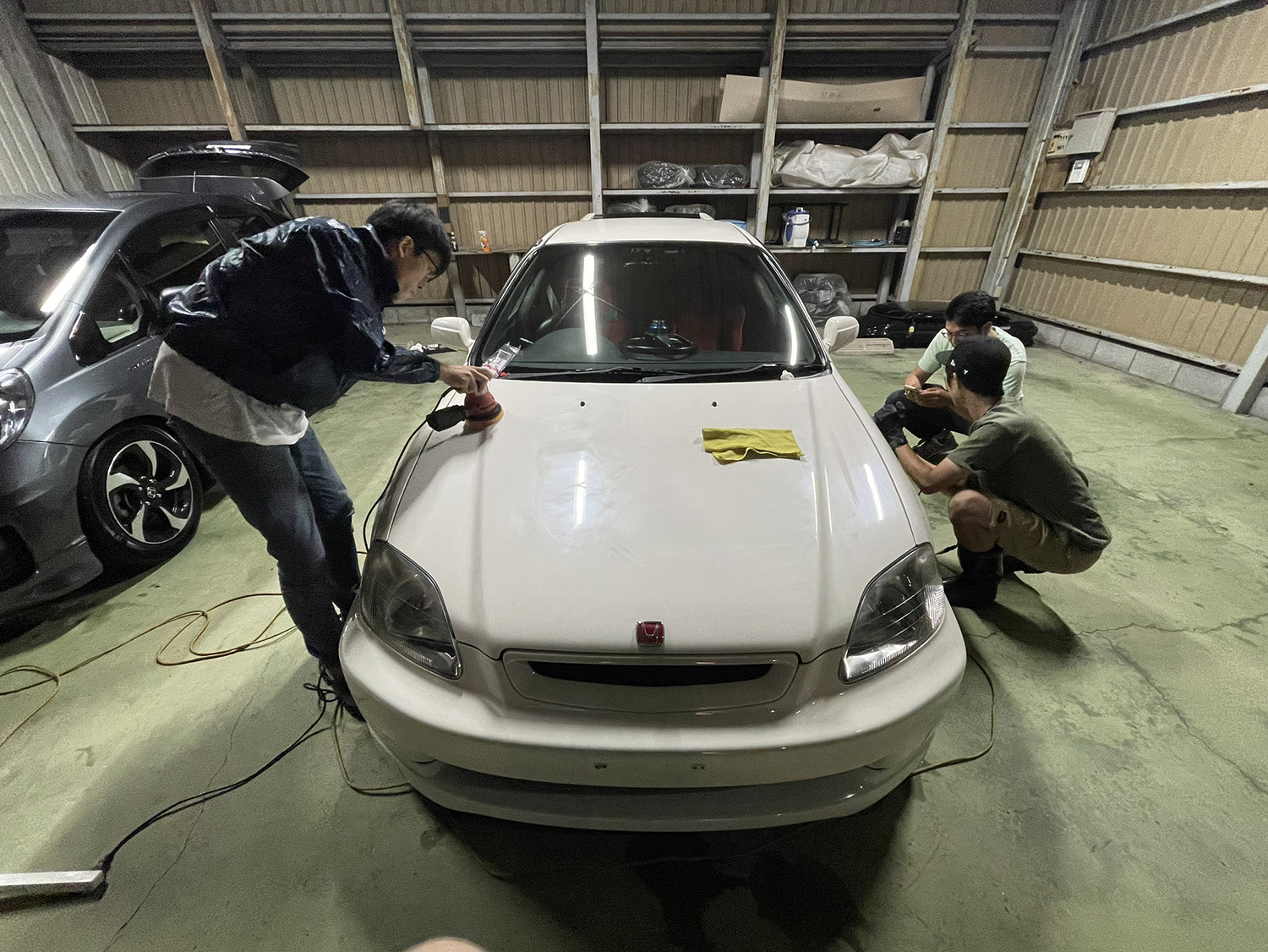 クルマを磨くイメージ