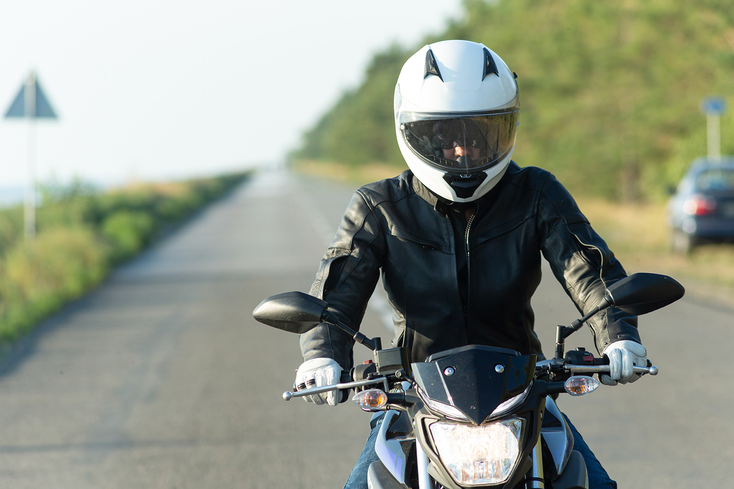 バイクに乗るイメージ
