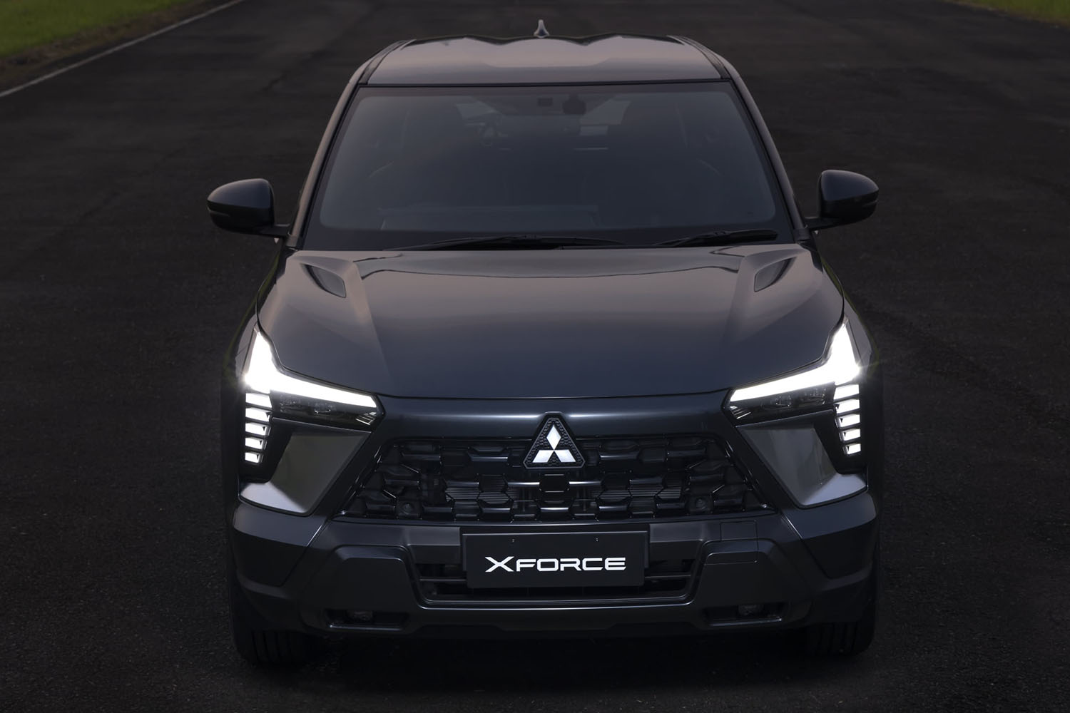 三菱エクスフォースのフロントマスク