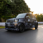 【画像】【試乗】ジャパンモビリティショーで話題のホットハッチ「ホンダ・スーパーワン」に乗ったぞ！　まるでミッドシップスポーツのようなハンドリングに興奮が抑えられない 〜 画像28