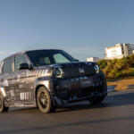 【画像】【試乗】ジャパンモビリティショーで話題のホットハッチ「ホンダ・スーパーワン」に乗ったぞ！　まるでミッドシップスポーツのようなハンドリングに興奮が抑えられない 〜 画像33