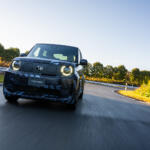 【画像】【試乗】ジャパンモビリティショーで話題のホットハッチ「ホンダ・スーパーワン」に乗ったぞ！　まるでミッドシップスポーツのようなハンドリングに興奮が抑えられない 〜 画像35