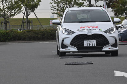 【試乗】ダンパーのオイルが変わると走りが変わる……ってホント？　KYBの次世代オイル「サステナルブ」を試したらマジで激変して驚きしかない
