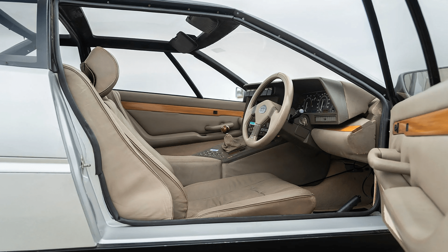 ロータス・エトナの車内 〜 画像34