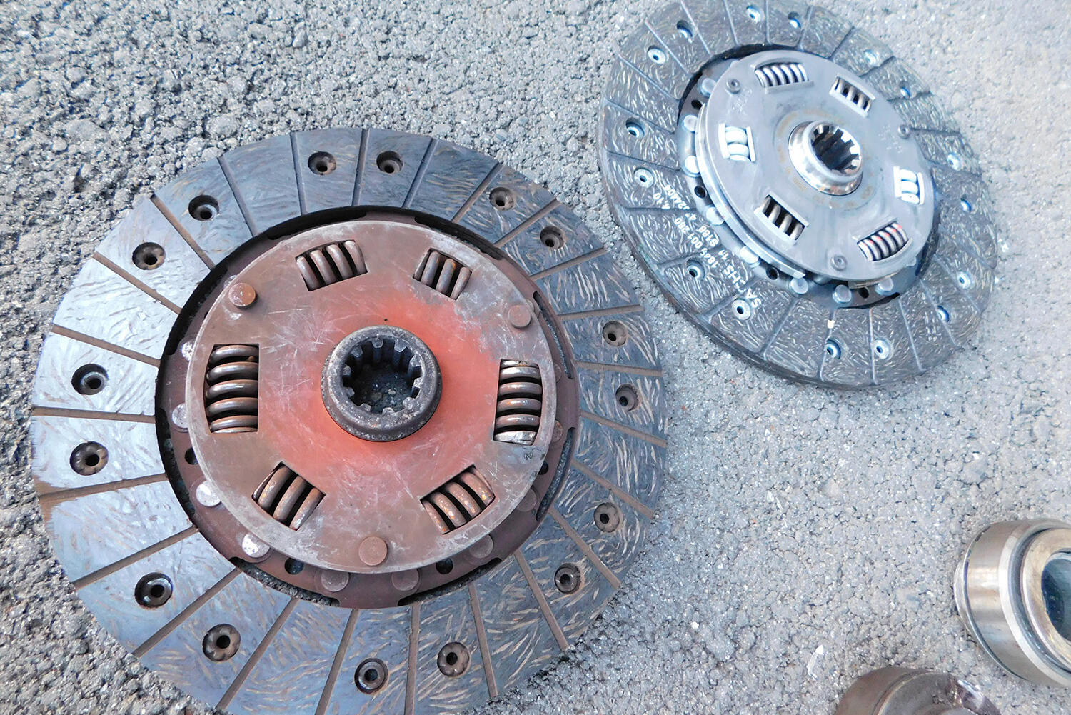 摩耗したクラッチディスクのイメージ 〜 画像7