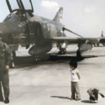 【画像】中身はラグジュアリーなのに「防弾仕様」に「サーマルカメラ」って軍用車かよ！　たった2000万円で超絶安心が買える「レズバニ・タンク」がこれぞアメリカなクルマだった 〜 画像6