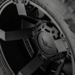 【画像】中身はラグジュアリーなのに「防弾仕様」に「サーマルカメラ」って軍用車かよ！　たった2000万円で超絶安心が買える「レズバニ・タンク」がこれぞアメリカなクルマだった 〜 画像9