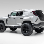 【画像】中身はラグジュアリーなのに「防弾仕様」に「サーマルカメラ」って軍用車かよ！　たった2000万円で超絶安心が買える「レズバニ・タンク」がこれぞアメリカなクルマだった 〜 画像3