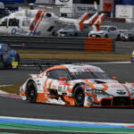 【画像】ついにSUPER GTの年間王者が決定！　GT500は１号車が史上初の３連覇でGT300は65号車が７年ぶりのチャンピオン！　SUPER GT Rd.８は手に汗握るデットヒートが繰り広げられた 〜 画像9