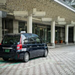 【画像】東京のタクシーがものすごく地味化！　JPNタクシーが普及してかつての「カラフルな車両」が消えたワケ 〜 画像3