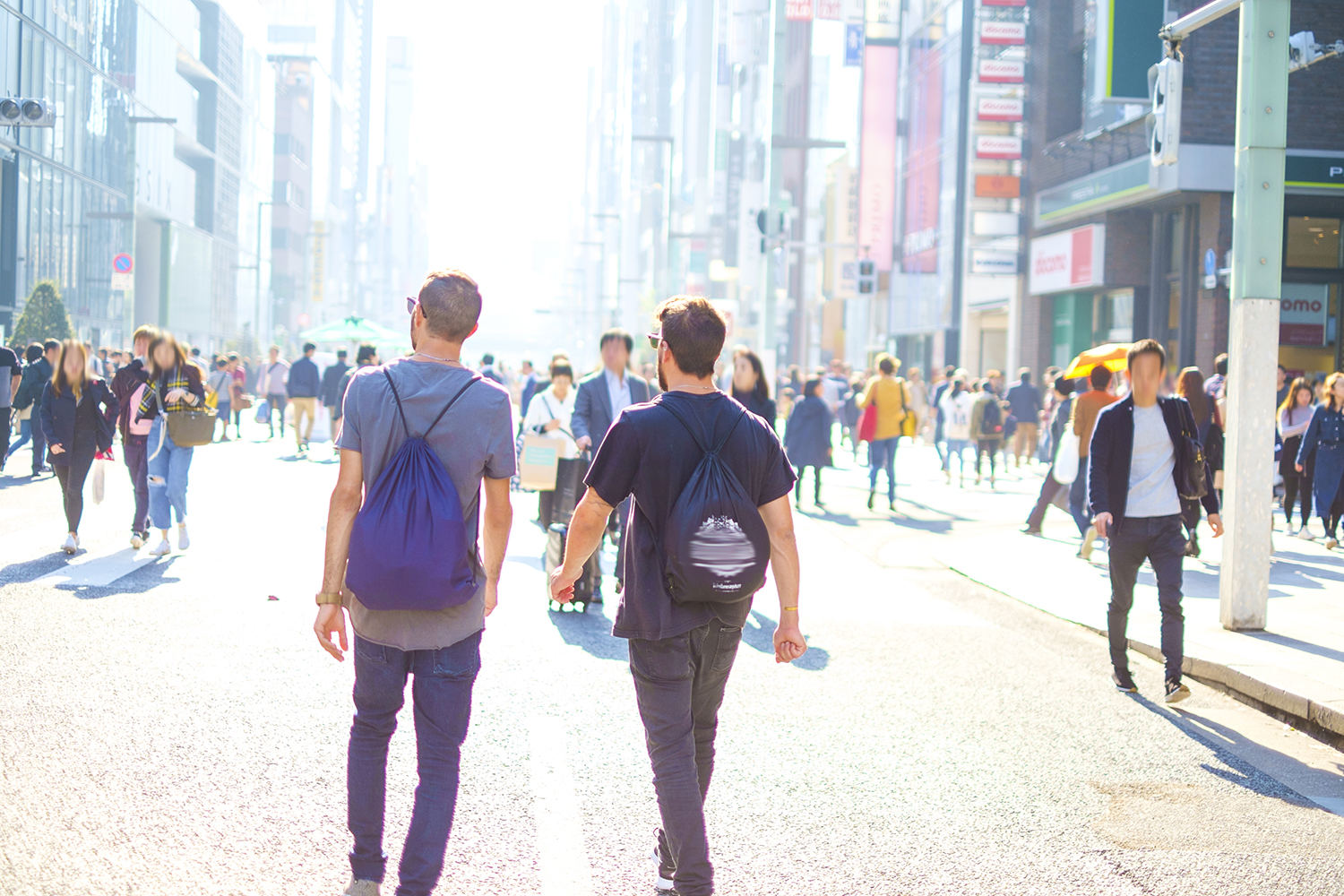 銀座を歩く外国人観光客のイメージ 〜 画像7