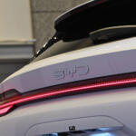 【画像】PHEVのSUVが400万円以下で購入できる衝撃！　BYDより発売された最新SUV「SEALION６」のコスパがヤバすぎた撃上陸 〜 画像39