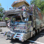 【画像】デコトラに魅了されているが……「何がいいの？」と聞かれると難しい！　結局デコトライベントで目の当たりにするのが一番だった 〜 画像2