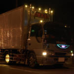 【画像】デコトラに魅了されているが……「何がいいの？」と聞かれると難しい！　結局デコトライベントで目の当たりにするのが一番だった 〜 画像3