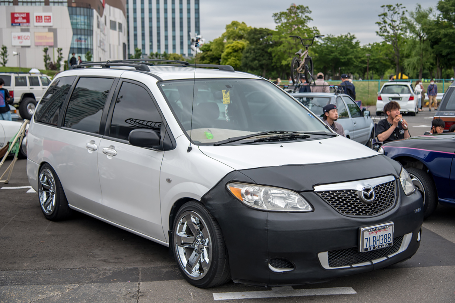 ノーズブラをつけたクルマのイメージ