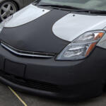 クルマの鼻先を黒く覆う「ノーズブラ」ってなに？　アメリカらしさの演出に欠かせないアイテムの正体とは