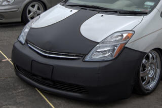 ボンネットの先端についたノーズブラやバグガードの役割