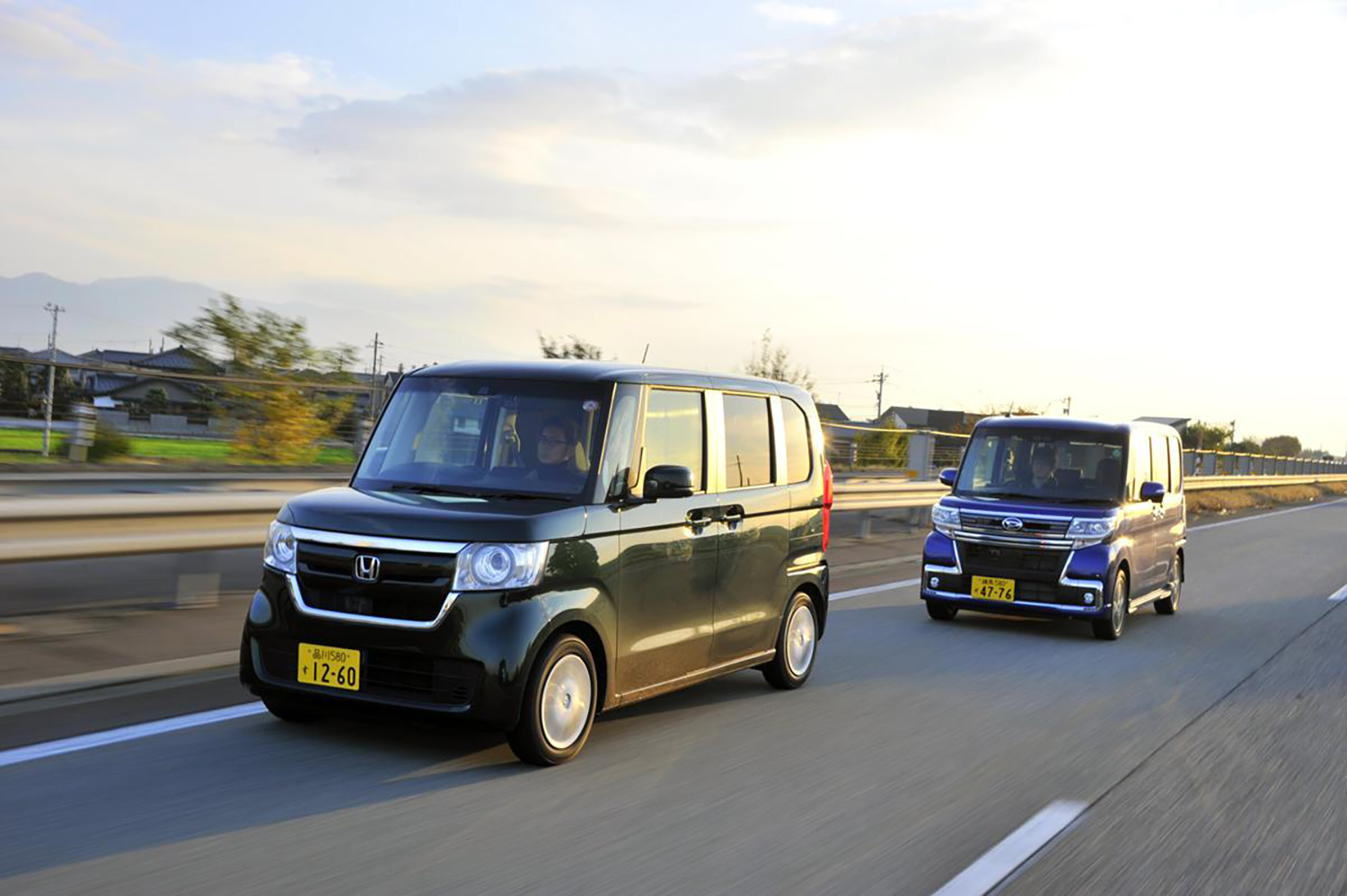 軽自動車の高速走行イメージ