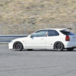 【画像】オフ会でボンネットを開ければプチヒーロー確定！　フジツボの「チタン製の虹色棒」がクルマ好きに刺さりまくり 〜 画像15