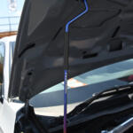 【画像】オフ会でボンネットを開ければプチヒーロー確定！　フジツボの「チタン製の虹色棒」がクルマ好きに刺さりまくり 〜 画像21