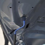 【画像】オフ会でボンネットを開ければプチヒーロー確定！　フジツボの「チタン製の虹色棒」がクルマ好きに刺さりまくり 〜 画像20