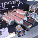 【画像】オフ会でボンネットを開ければプチヒーロー確定！　フジツボの「チタン製の虹色棒」がクルマ好きに刺さりまくり 〜 画像9