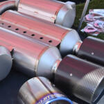 【画像】オフ会でボンネットを開ければプチヒーロー確定！　フジツボの「チタン製の虹色棒」がクルマ好きに刺さりまくり 〜 画像12