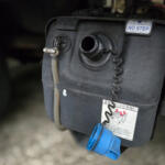 トラックの排ガスを浄化する液体「アドブルー」！　聞けども見たことないアドブルーに対面してみた