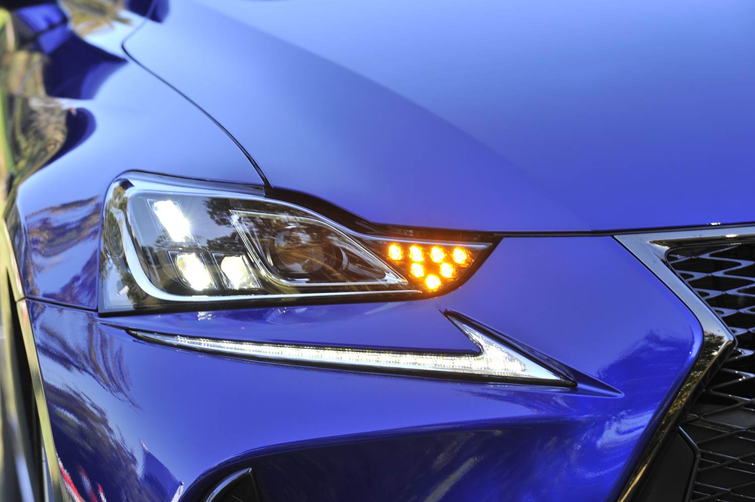 12年も売っているレクサスISの顔を初代から順に辿ってみた 〜 画像6