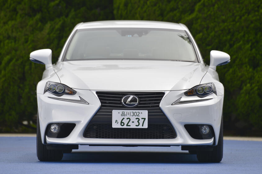 「あなた誰？」レベルの激変っぷり！　３度のマイチェンでまるで別人に変身したレクサスISの顔を追ってみた