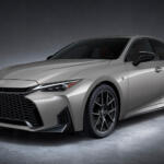 【画像】「あなた誰？」レベルの激変っぷり！　３度のマイチェンでまるで別人に変身したレクサスISの顔を追ってみた 〜 画像1