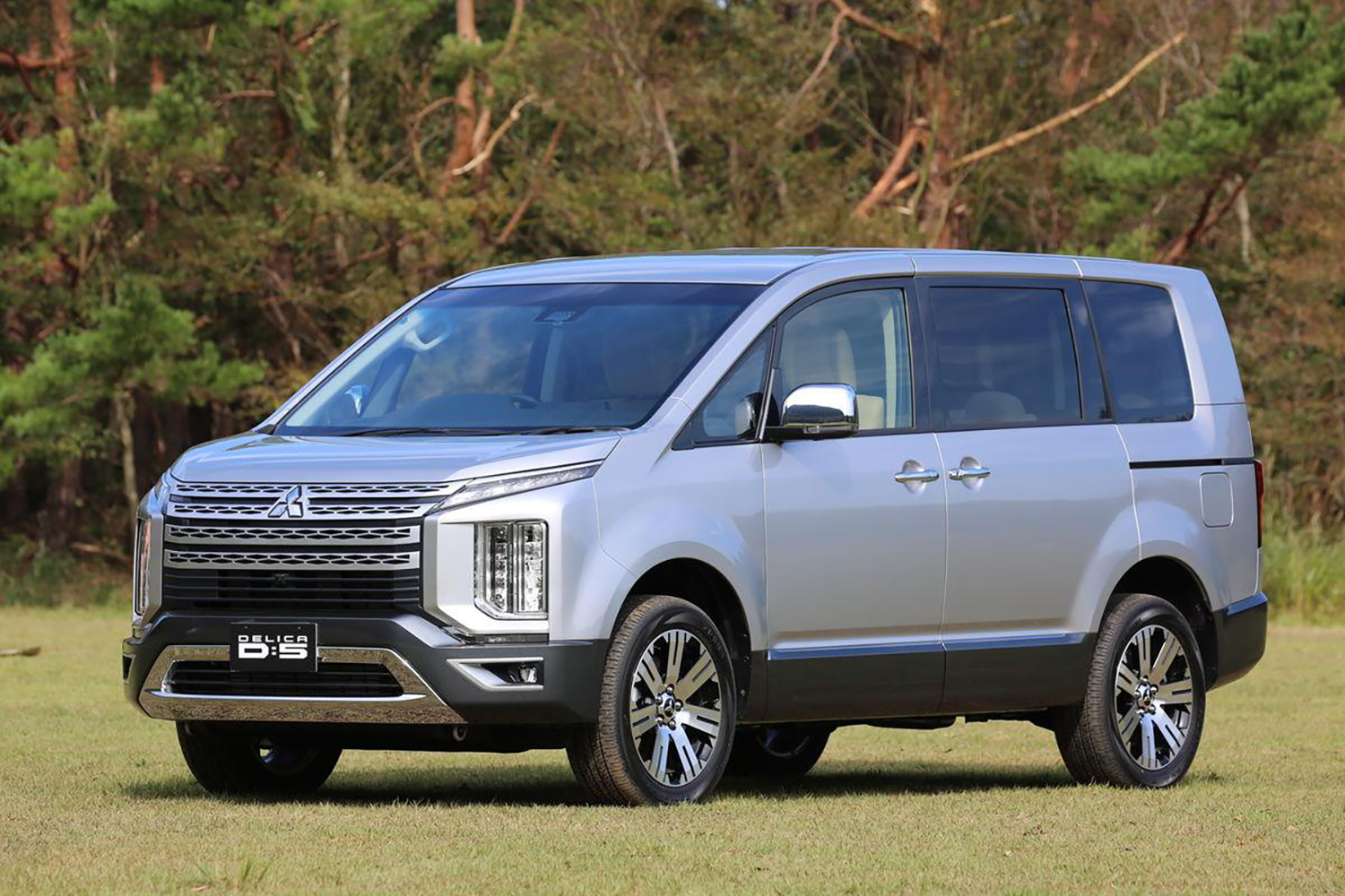 三菱 デリカD:5