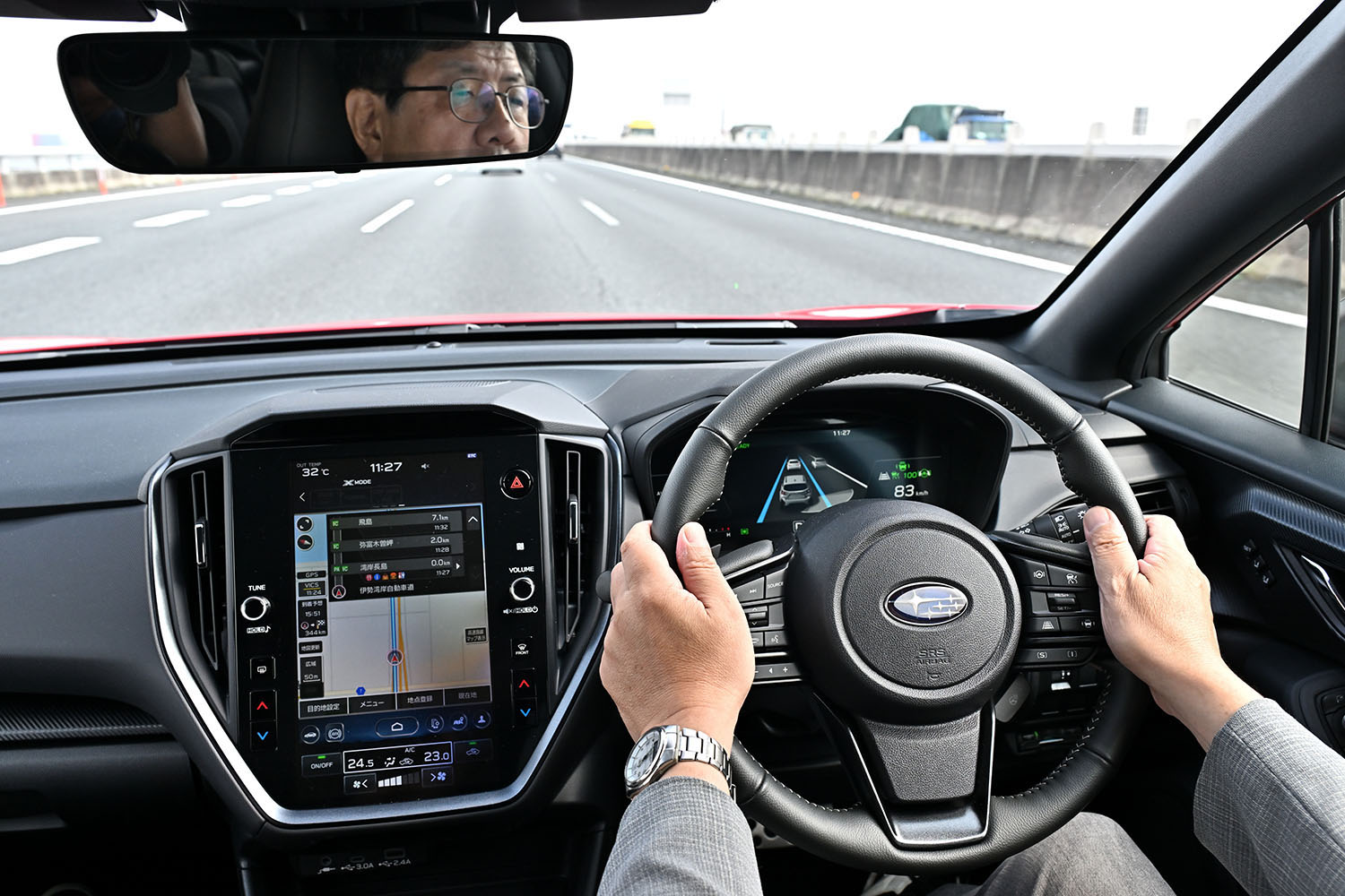 高速道路を走るイメージ