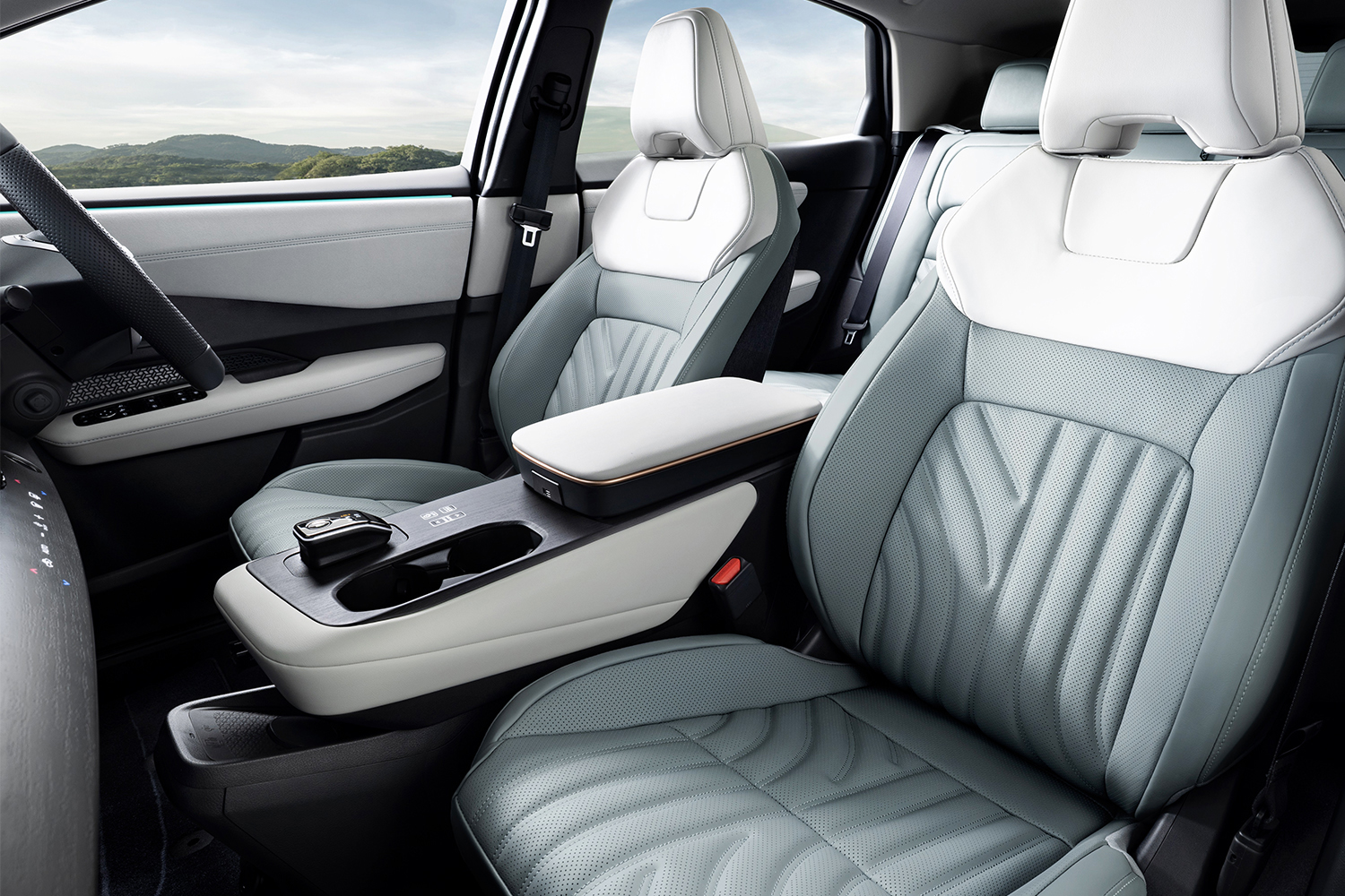 日産アリア（マイナーチェンジモデル）の車内