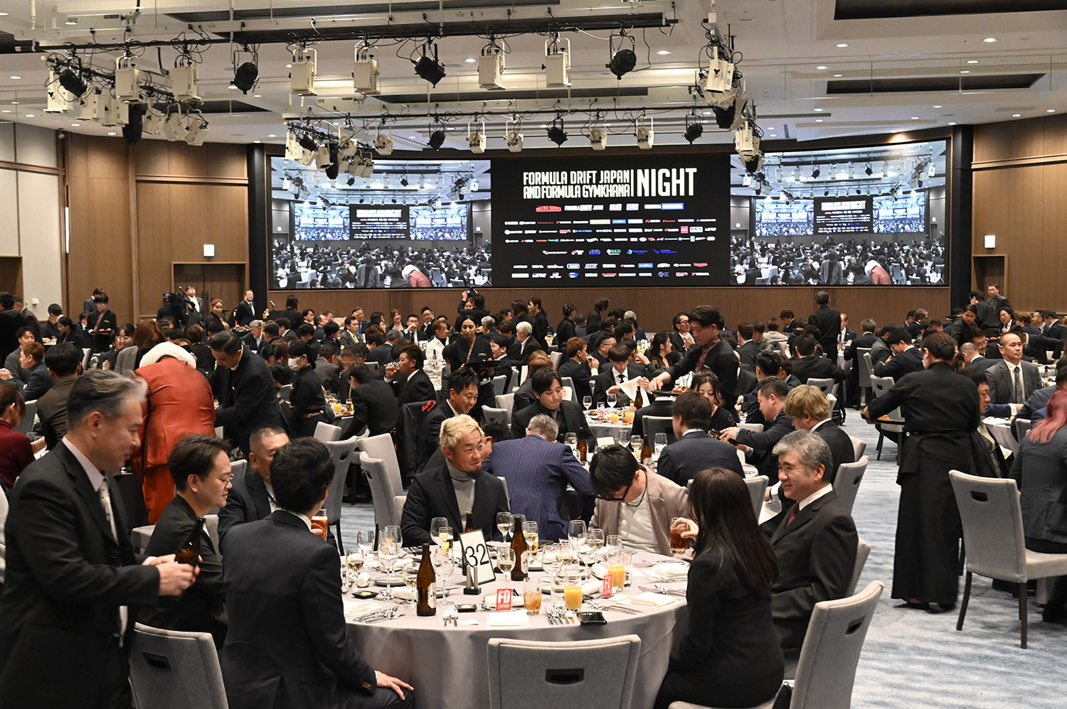 フォーミュラ・ドリフト・ジャパンの表彰パーティーが衝撃そのもの!! 〜 画像9