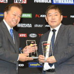 【画像】どうみても中学生……なのにスゴ腕ドリフトでチャンピオン!?　フォーミュラ・ドリフト・ジャパンの表彰パーティーが衝撃そのもの!! 〜 画像15