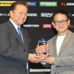 【画像】どうみても中学生……なのにスゴ腕ドリフトでチャンピオン!?　フォーミュラ・ドリフト・ジャパンの表彰パーティーが衝撃そのもの!! 〜 画像20