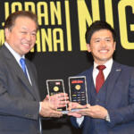 【画像】どうみても中学生……なのにスゴ腕ドリフトでチャンピオン!?　フォーミュラ・ドリフト・ジャパンの表彰パーティーが衝撃そのもの!! 〜 画像25