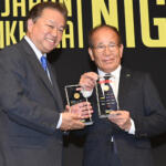 【画像】どうみても中学生……なのにスゴ腕ドリフトでチャンピオン!?　フォーミュラ・ドリフト・ジャパンの表彰パーティーが衝撃そのもの!! 〜 画像27