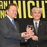 【画像】どうみても中学生……なのにスゴ腕ドリフトでチャンピオン!?　フォーミュラ・ドリフト・ジャパンの表彰パーティーが衝撃そのもの!! 〜 画像30