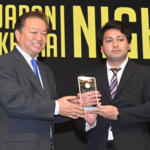 【画像】どうみても中学生……なのにスゴ腕ドリフトでチャンピオン!?　フォーミュラ・ドリフト・ジャパンの表彰パーティーが衝撃そのもの!! 〜 画像33