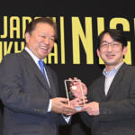 【画像】どうみても中学生……なのにスゴ腕ドリフトでチャンピオン!?　フォーミュラ・ドリフト・ジャパンの表彰パーティーが衝撃そのもの!! 〜 画像34