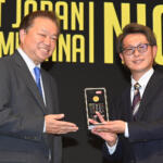 【画像】どうみても中学生……なのにスゴ腕ドリフトでチャンピオン!?　フォーミュラ・ドリフト・ジャパンの表彰パーティーが衝撃そのもの!! 〜 画像44