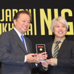 【画像】どうみても中学生……なのにスゴ腕ドリフトでチャンピオン!?　フォーミュラ・ドリフト・ジャパンの表彰パーティーが衝撃そのもの!! 〜 画像45