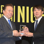 【画像】どうみても中学生……なのにスゴ腕ドリフトでチャンピオン!?　フォーミュラ・ドリフト・ジャパンの表彰パーティーが衝撃そのもの!! 〜 画像47