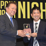 【画像】どうみても中学生……なのにスゴ腕ドリフトでチャンピオン!?　フォーミュラ・ドリフト・ジャパンの表彰パーティーが衝撃そのもの!! 〜 画像48