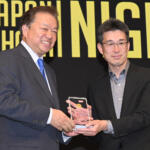 【画像】どうみても中学生……なのにスゴ腕ドリフトでチャンピオン!?　フォーミュラ・ドリフト・ジャパンの表彰パーティーが衝撃そのもの!! 〜 画像50