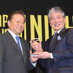 【画像】どうみても中学生……なのにスゴ腕ドリフトでチャンピオン!?　フォーミュラ・ドリフト・ジャパンの表彰パーティーが衝撃そのもの!! 〜 画像53