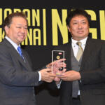 【画像】どうみても中学生……なのにスゴ腕ドリフトでチャンピオン!?　フォーミュラ・ドリフト・ジャパンの表彰パーティーが衝撃そのもの!! 〜 画像54