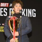 【画像】どうみても中学生……なのにスゴ腕ドリフトでチャンピオン!?　フォーミュラ・ドリフト・ジャパンの表彰パーティーが衝撃そのもの!! 〜 画像87